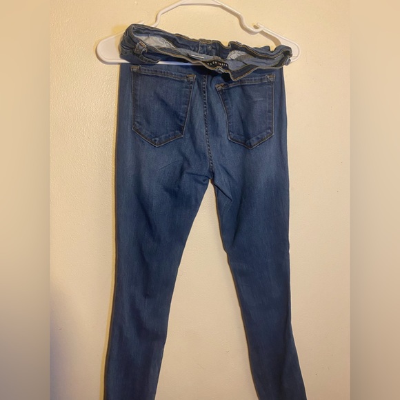 Fashion nova ripped jeans - Picture 3 of 3